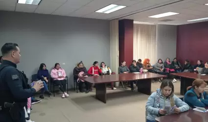 Pl�tica sobre violencia de g�nero a mujeres de Playas de Rosarito