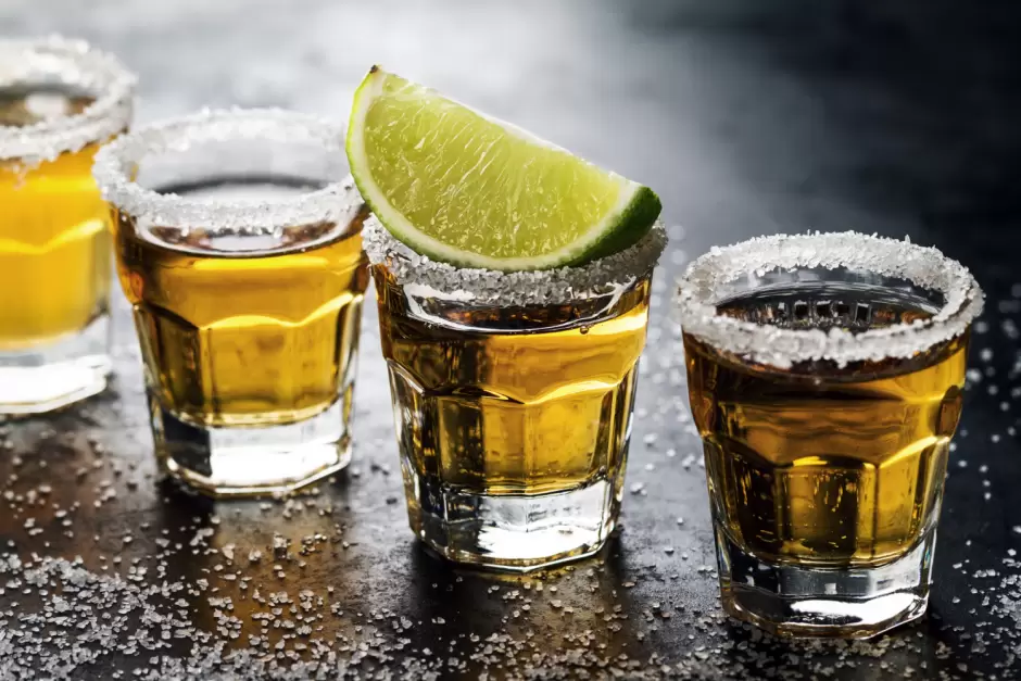 Degustar tequila
