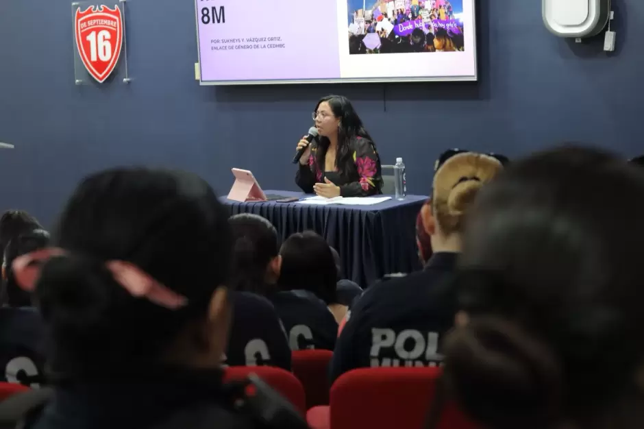 Mujeres polic�as de Baja California se capacitan sobre el derecho a la manifestaci�n durante el 8M