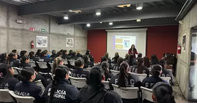 Mujeres polic�as de Baja California se capacitan sobre el derecho a la manifesta