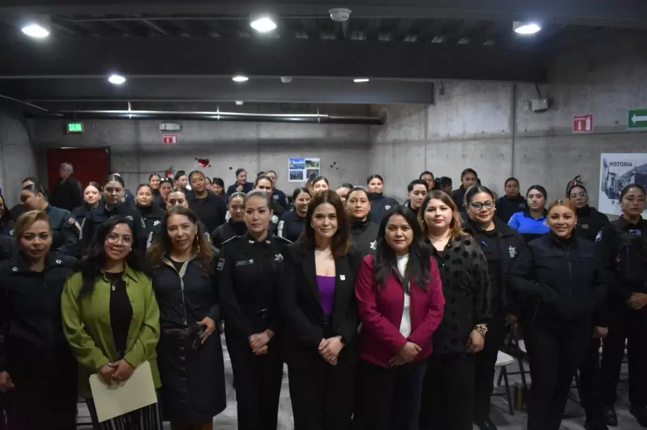 Mujeres polic�as de Baja California se capacitan sobre el derecho a la manifestaci�n durante el 8M
