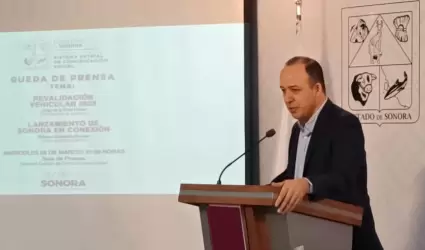 Iv�n de la Rosa, subsecretario de Ingresos