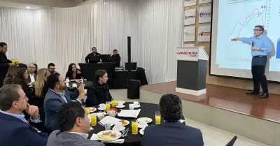 Conferencia magistral "2025, A�o de Desaf�os"
