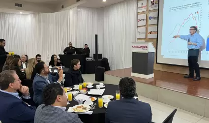 Conferencia magistral "2025, A�o de Desaf�os"