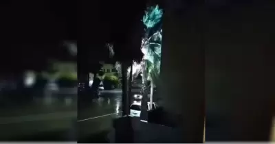 Turbonada provoca cortocircuito en tendido el�ctrico de Playas de Tijuana