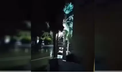 Turbonada provoca cortocircuito en tendido el�ctrico de Playas de Tijuana