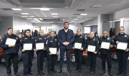 Reconoce Ismael Burgue�o trayectoria y profesionalismo de mujeres polic�as