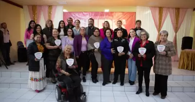 Presidenta Roc�o Adame y regidora Janette Sepulveda reconocen a mujeres que insp