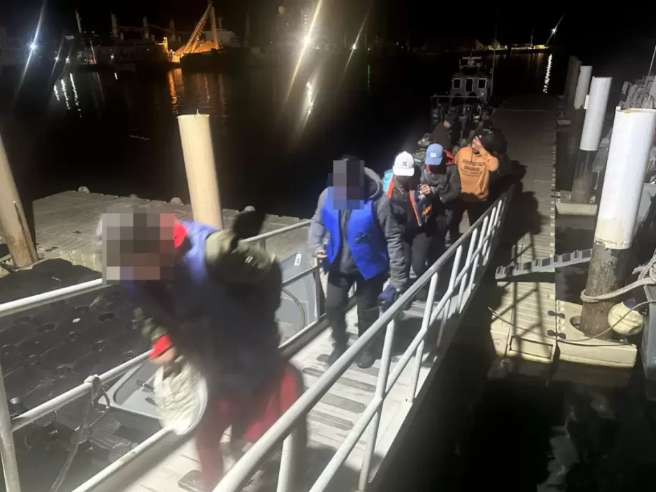 Personas rescatadas a bordo de una embarcaci�n al noroeste de Ensenada
