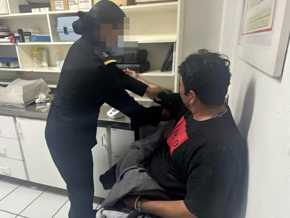Personas rescatadas a bordo de una embarcaci�n al noroeste de Ensenada