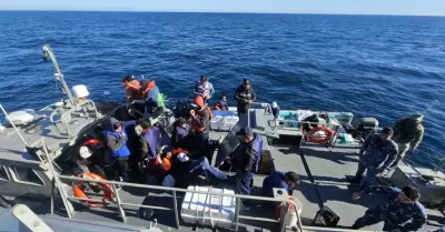 Personas rescatadas a bordo de una embarcaci�n al noroeste de Ensenada
