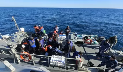 Personas rescatadas a bordo de una embarcaci�n al noroeste de Ensenada