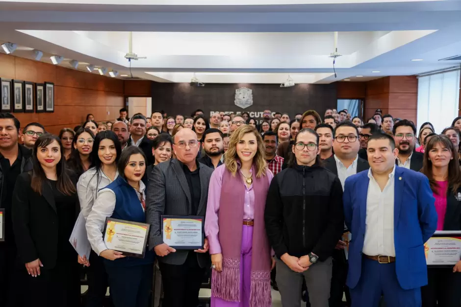Entrega de reconocimientos a personas servidoras p�blicas
