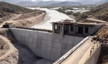 Construcci�n de presa