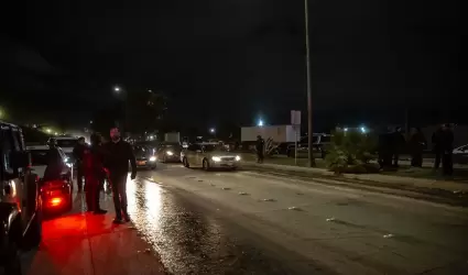 Liberan carretera al aeropuerto tras tres d�as de bloqueo por vecinos de Maclovi