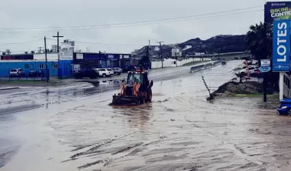 Limpian accesos en delegaci�n Primo Tapia tras lluvias