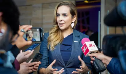 Adriana Egu�a toma protesta como presidenta de DEITAC