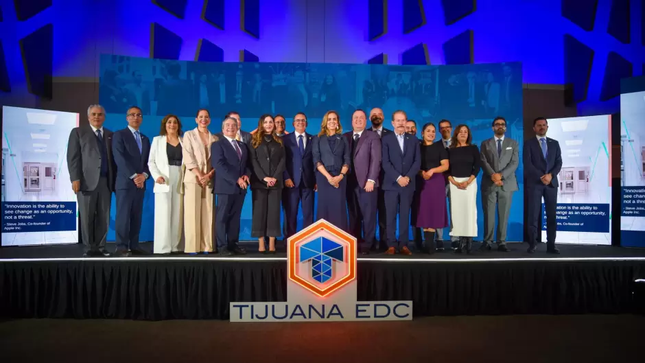 Adriana Egu�a toma protesta como presidenta de DEITAC