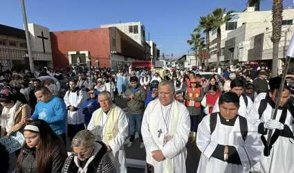 Marchan por la familia, la vida, la paz y la migraci�n