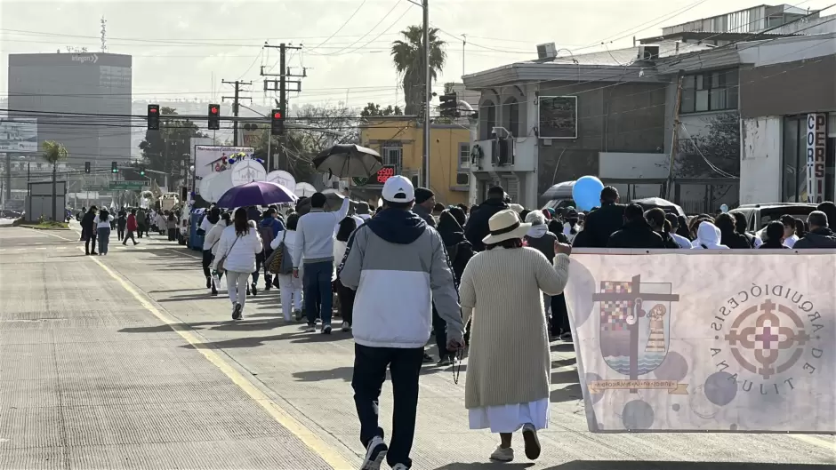 Marchan por la familia, la vida, la paz y la migraci�n