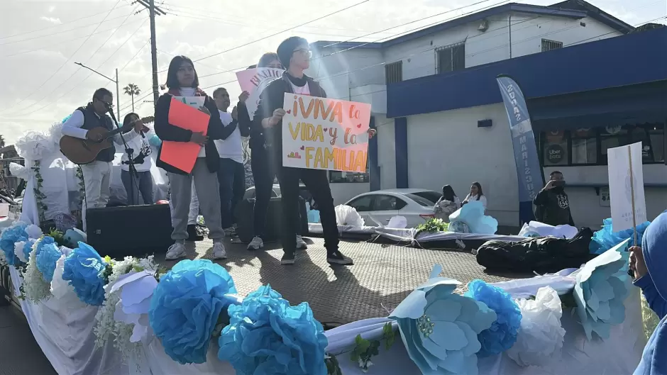 Marchan por la familia, la vida, la paz y la migraci�n
