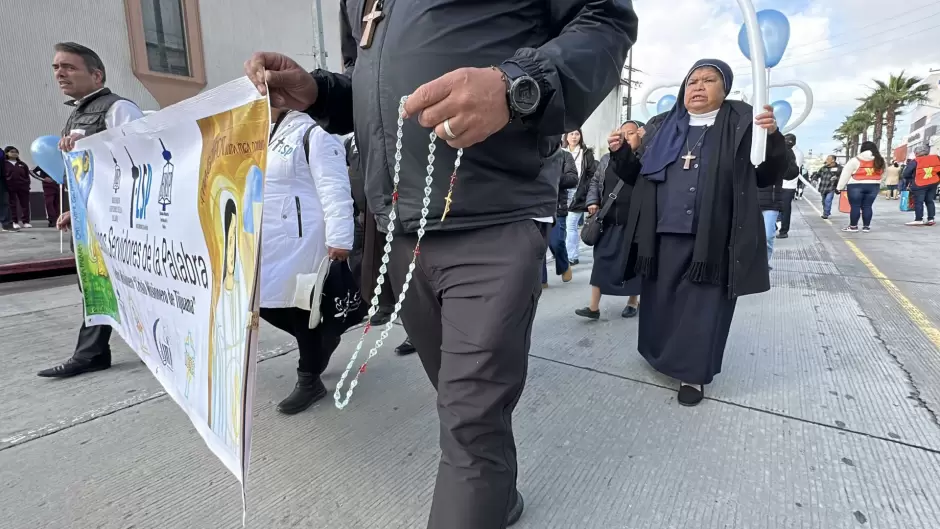Marchan por la familia, la vida, la paz y la migraci�n