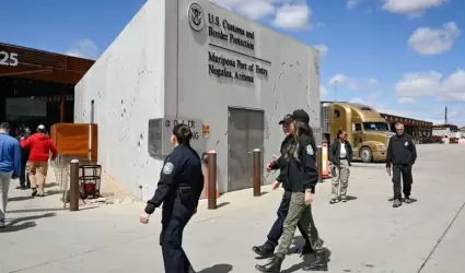 Kristi Noem anuncia que se construir� una ampliaci�n del muro fronterizo