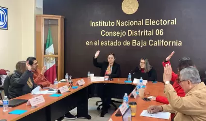Aprueban Consejos Distritales n�mero y ubicaci�n de casillas especiales para ele