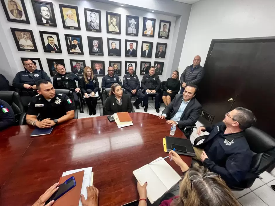 Sostiene Director Juli�n Leyzaola P�rez primer reuni�n con Mandos de la DSPM de Mexicali