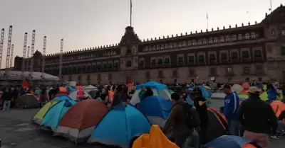 Plant�n de la CNTE en el Z�calo