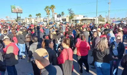 Trabajadores de escuelas federalizadas en Hermosillo se manifiestan en la SEC