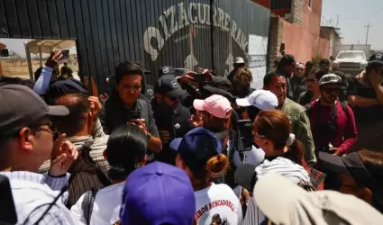 Madres buscadoras rompen cerco y recorren el Rancho Izaguirre.