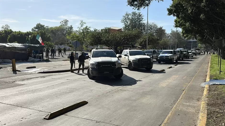 FGE y FESC de BC desalojan parque Benito Ju�rez; hay dos detenidos
