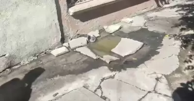 Piden resuelvan derrame de aguas negras que lleva dos meses en colonia Indeco Un
