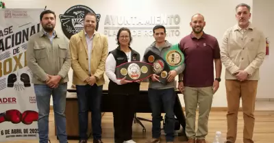 Presidenta municipal Roc�o Adame reconoce al campe�n de boxeo Francisco Mend�vil