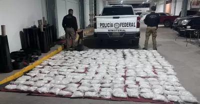 Decomiso de metanfetamina en empresa de paqueter�a
