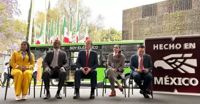 Participa Claudia Agat�n en entrega de distintivo Hecho en M�xico a empresa de a