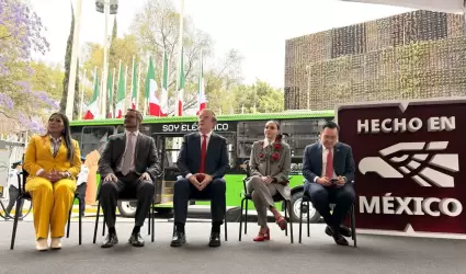 Participa Claudia Agat�n en entrega de distintivo Hecho en M�xico a empresa de a