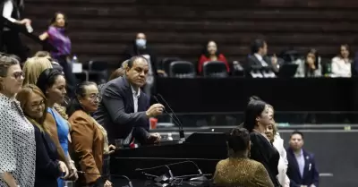Cuauht�moc Blanco en la tribuna de la C�mara de Diputados