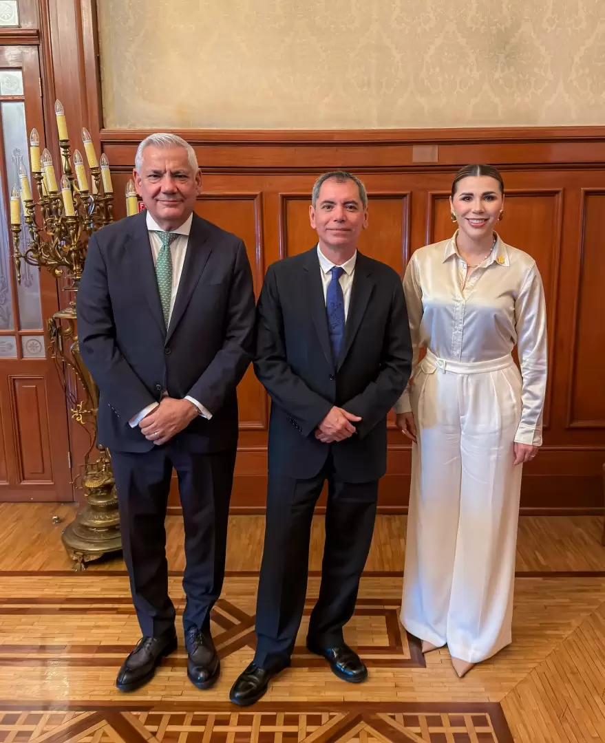 Se re�ne gobernadora Marina del Pilar con secretario de educaci�n federal