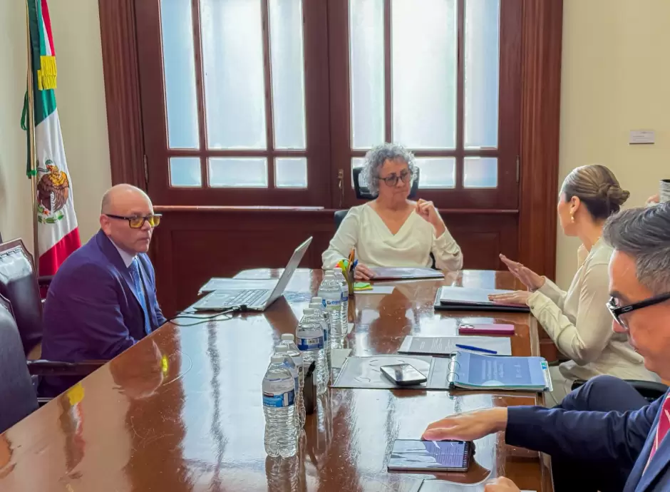 Se re�ne gobernadora Marina del Pilar con secretario de educaci�n federal