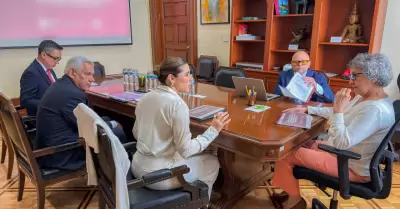 Se re�ne gobernadora Marina del Pilar con secretario de educaci�n federal