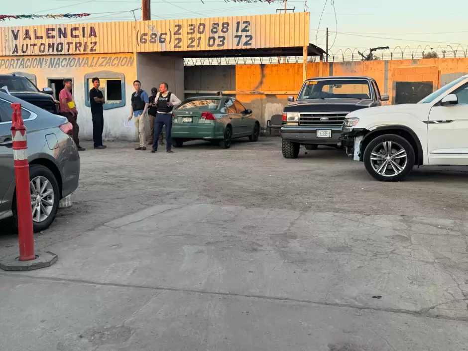 Recuperan durante cateo un veh�culo robado