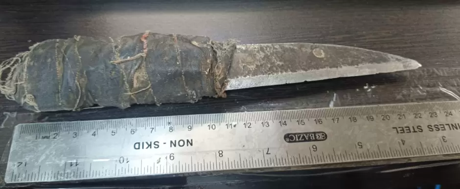 Detenido con arma prohibida y orden de aprehensi�n por violencia familiar
