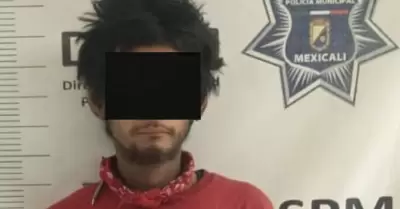 Detenido con arma prohibida y orden de aprehensi�n por violencia familiar