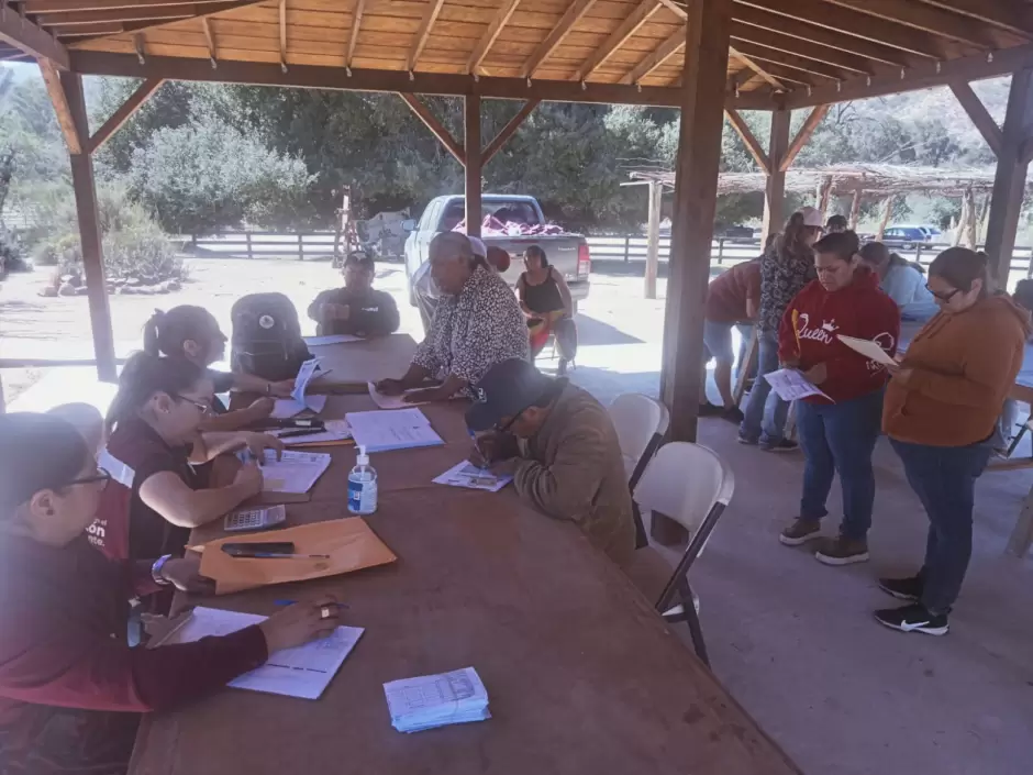 Entrega de apoyos sociales a comunidades ind�genas