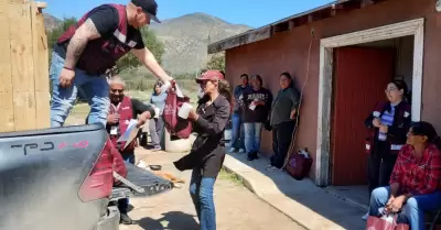 Entrega de apoyos sociales a comunidades ind�genas