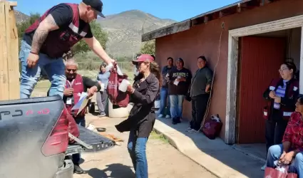 Entrega de apoyos sociales a comunidades ind�genas