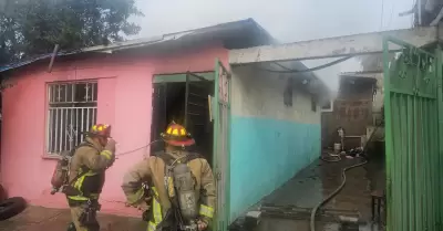 Bomberos de Tijuana atienden incendio en vivienda en Tierra y Libertad