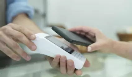 Permitir pagos en su moneda mejora experiencia y facilita cambio digital.